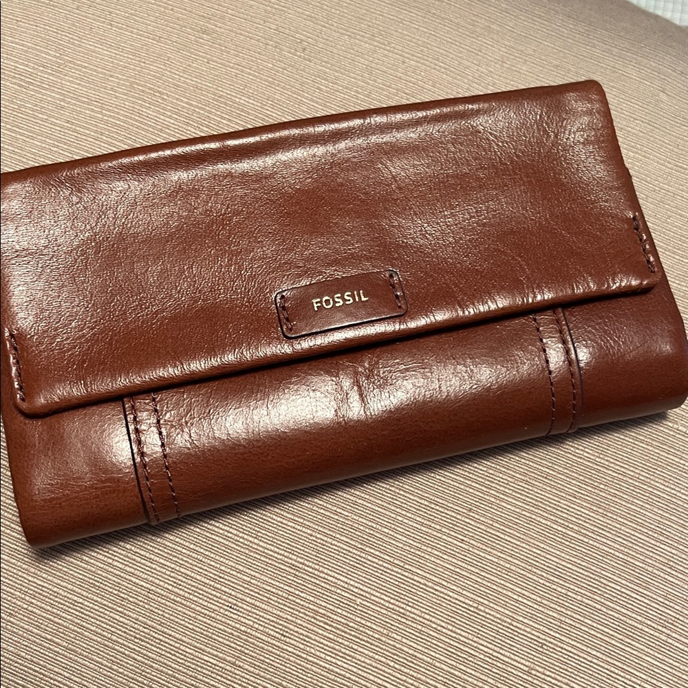 NWT FOSSIL  Cognac Leather Clutch